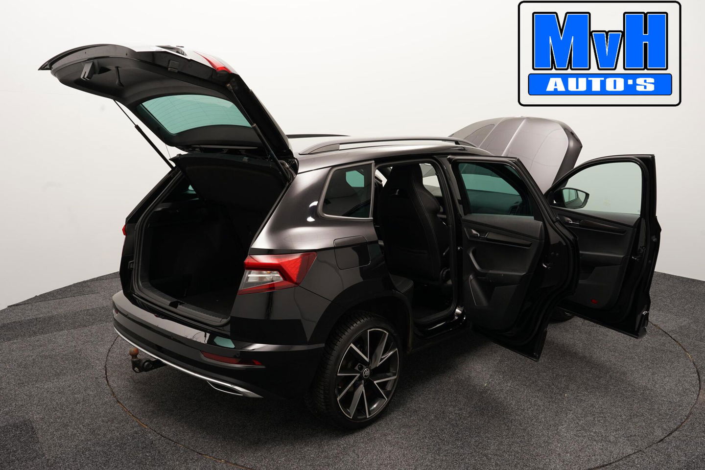 Škoda Karoq 1.5 TSI ACT Sportline Business | LUXE | CAMERA |TREKH | LED