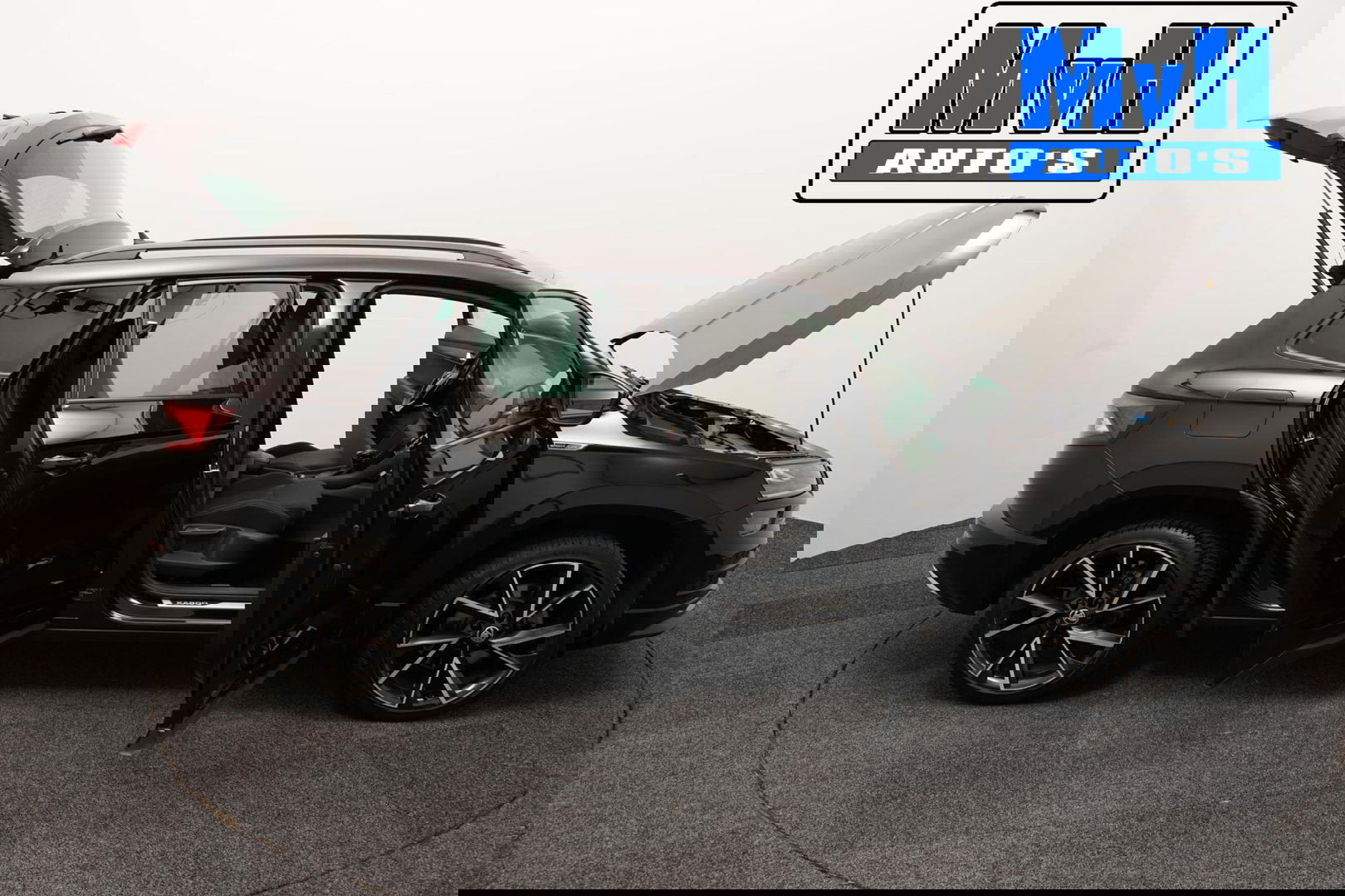 Škoda Karoq 1.5 TSI ACT Sportline Business | LUXE | CAMERA |TREKH | LED