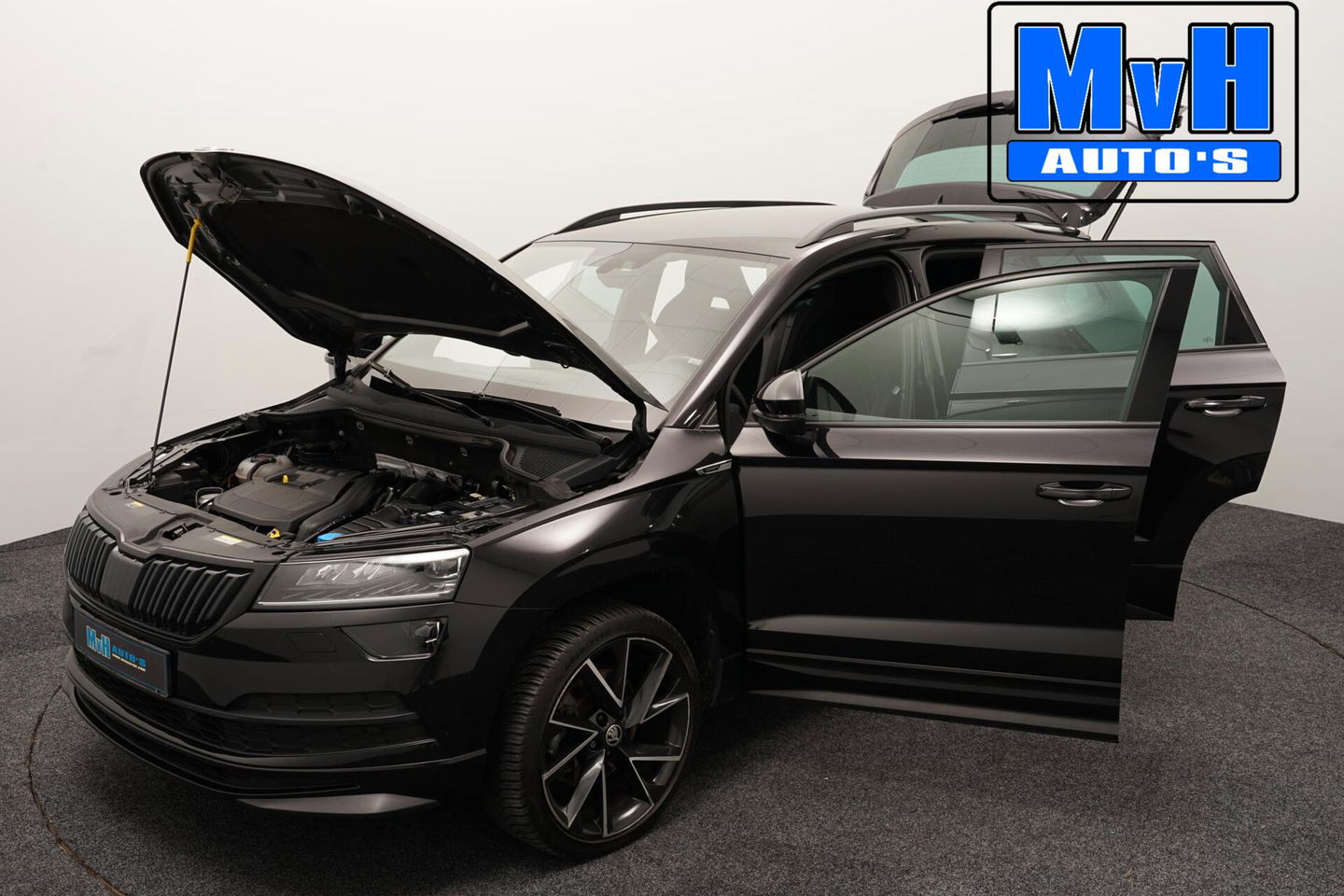 Škoda Karoq 1.5 TSI ACT Sportline Business | LUXE | CAMERA |TREKH | LED