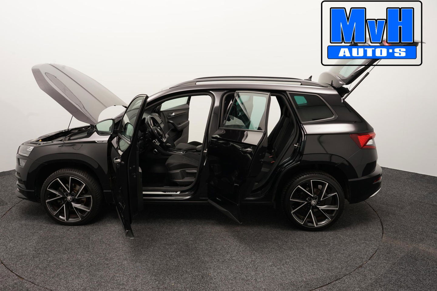 Škoda Karoq 1.5 TSI ACT Sportline Business | LUXE | CAMERA |TREKH | LED