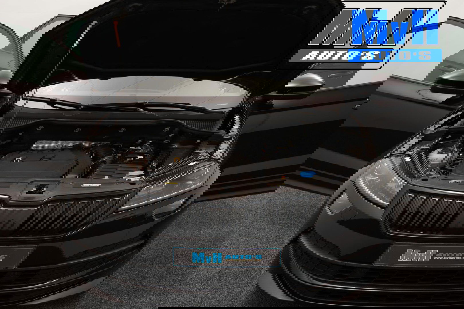 Škoda Karoq 1.5 TSI ACT Sportline Business | LUXE | CAMERA |TREKH | LED