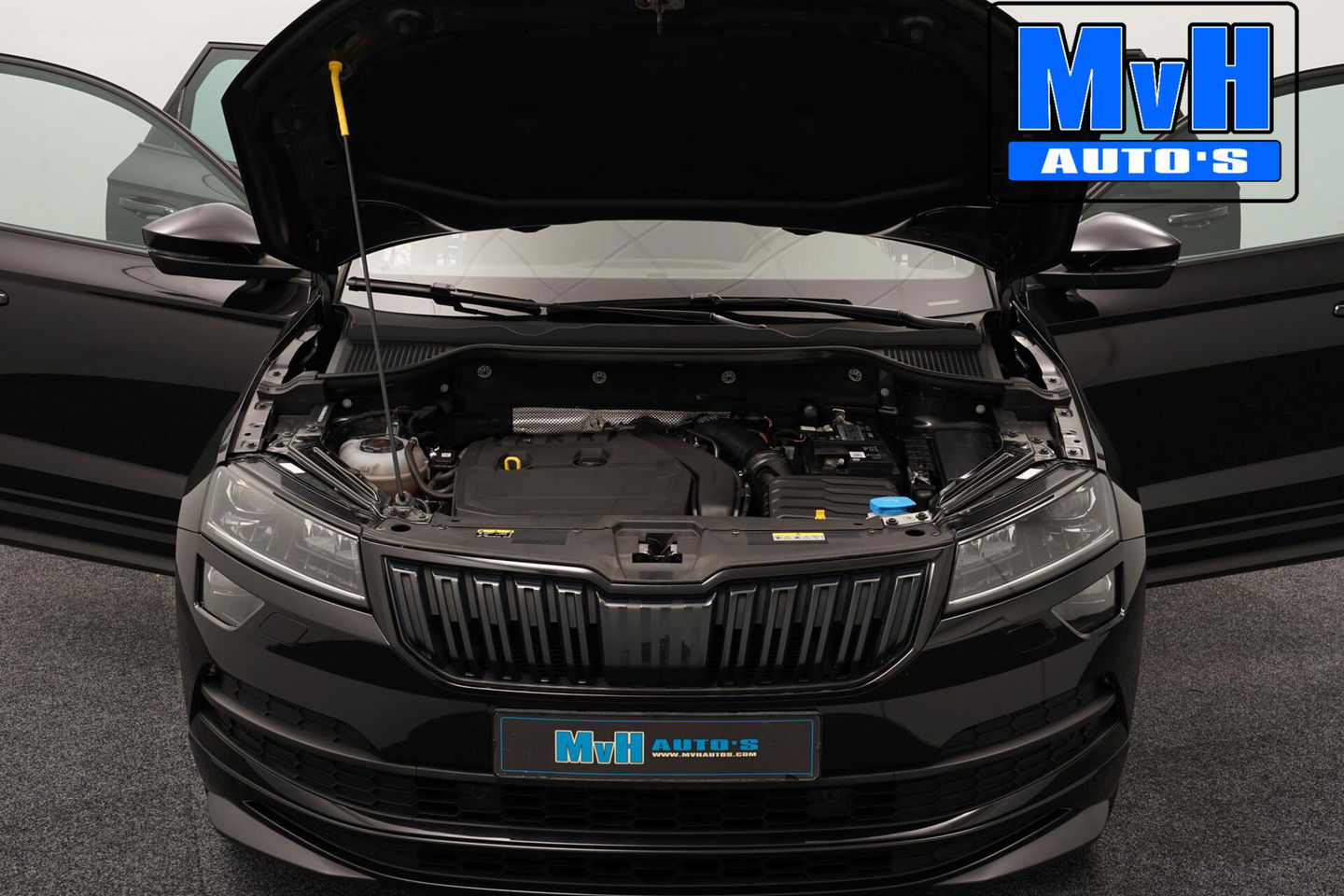 Škoda Karoq 1.5 TSI ACT Sportline Business | LUXE | CAMERA |TREKH | LED