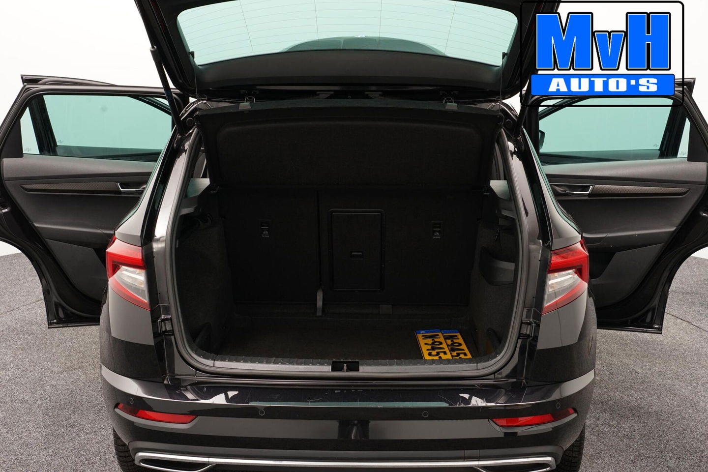 Škoda Karoq 1.5 TSI ACT Sportline Business | LUXE | CAMERA |TREKH | LED