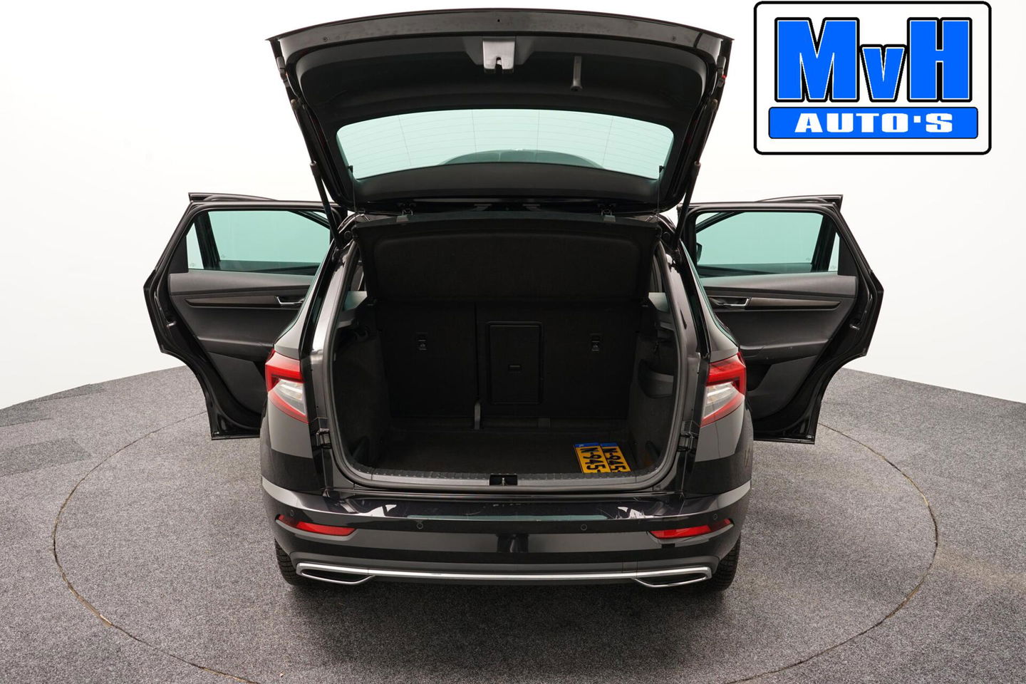 Škoda Karoq 1.5 TSI ACT Sportline Business | LUXE | CAMERA |TREKH | LED