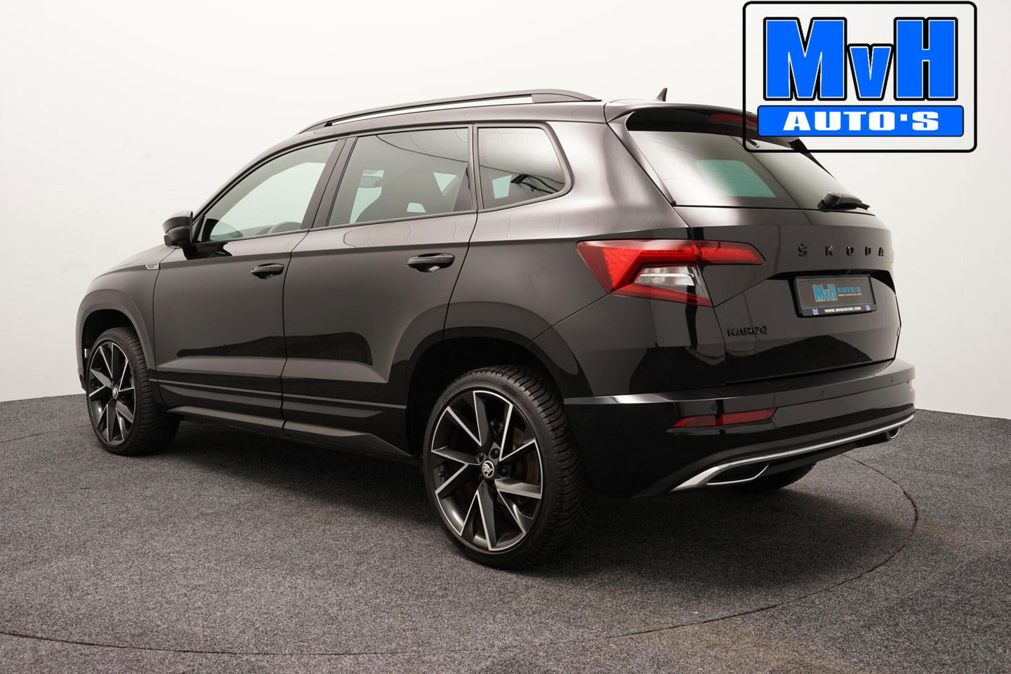 Škoda Karoq 1.5 TSI ACT Sportline Business | LUXE | CAMERA |TREKH | LED