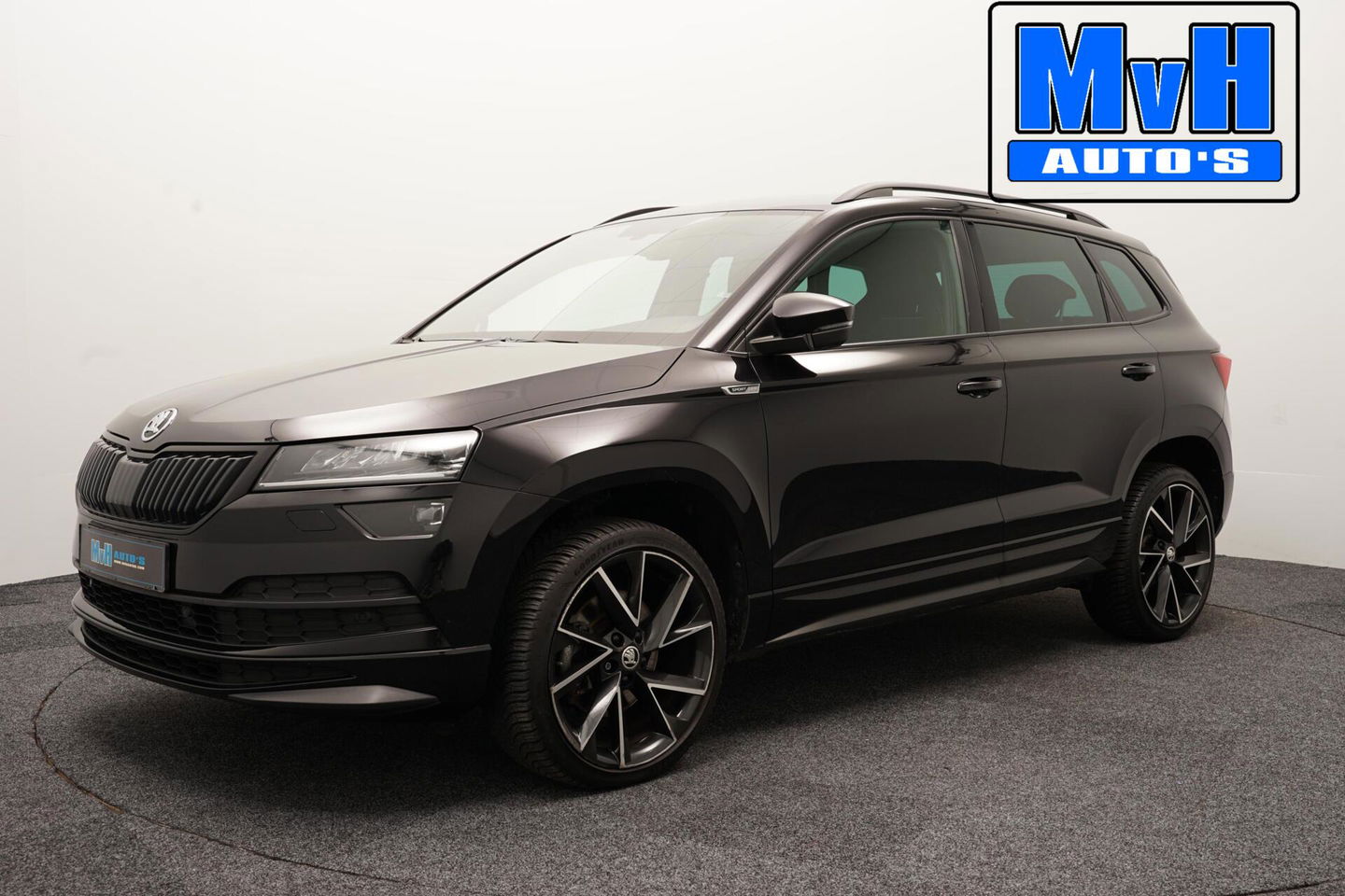 Škoda Karoq 1.5 TSI ACT Sportline Business | LUXE | CAMERA |TREKH | LED