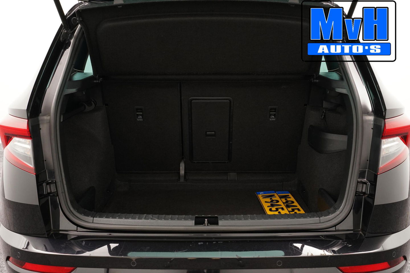 Škoda Karoq 1.5 TSI ACT Sportline Business | LUXE | CAMERA |TREKH | LED