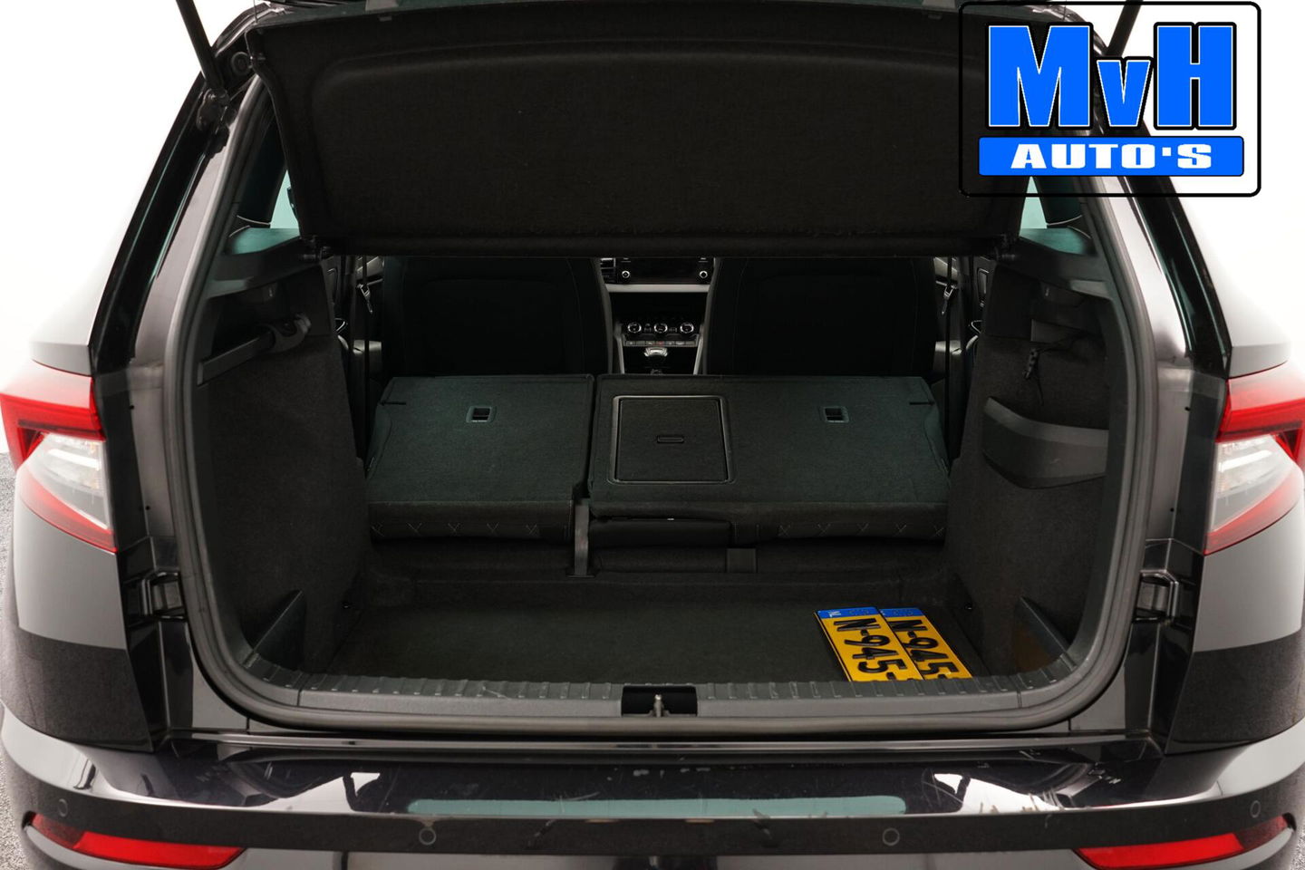 Škoda Karoq 1.5 TSI ACT Sportline Business | LUXE | CAMERA |TREKH | LED