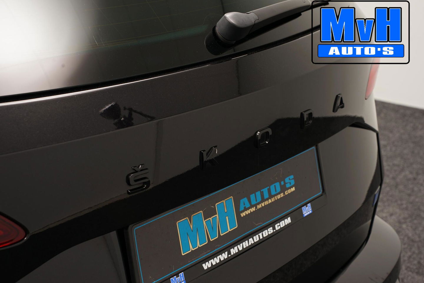 Škoda Karoq 1.5 TSI ACT Sportline Business | LUXE | CAMERA |TREKH | LED