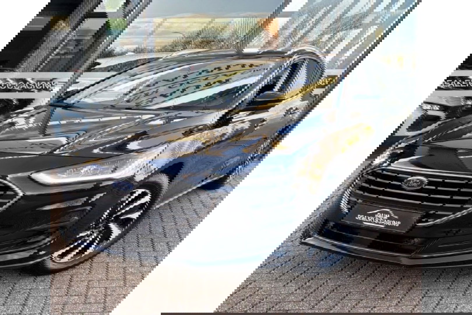 Ford Focus 1.0 TITANIUM X AIRCO WIDESCREEN PDC WINTERPACK.