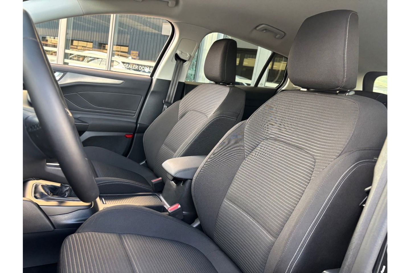 Ford Focus 1.0 TITANIUM X AIRCO WIDESCREEN PDC WINTERPACK.