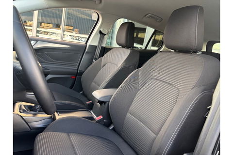 Ford Focus 1.0 TITANIUM X AIRCO WIDESCREEN PDC WINTERPACK.