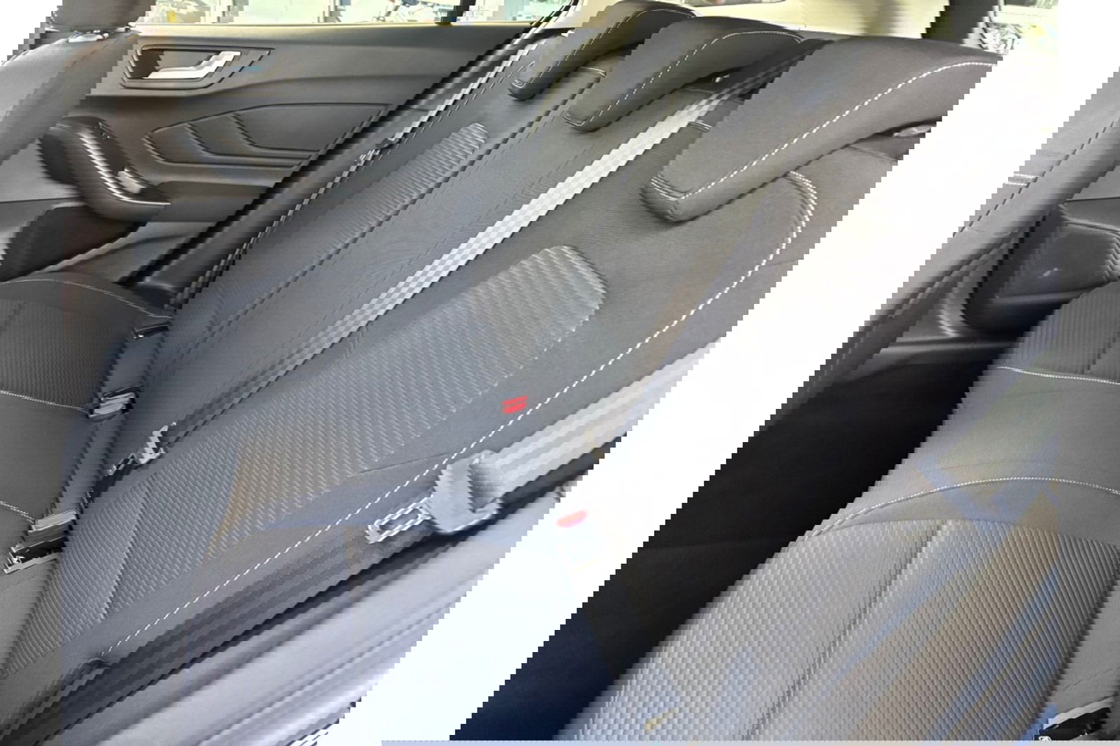 Ford Focus 1.0 TITANIUM X AIRCO WIDESCREEN PDC WINTERPACK.