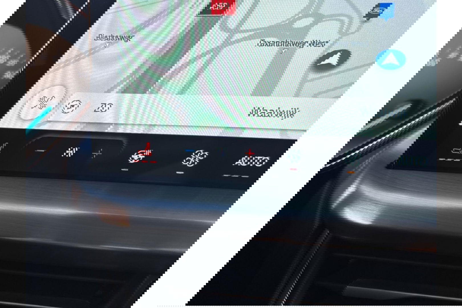 Ford Focus 1.0 TITANIUM X AIRCO WIDESCREEN PDC WINTERPACK.