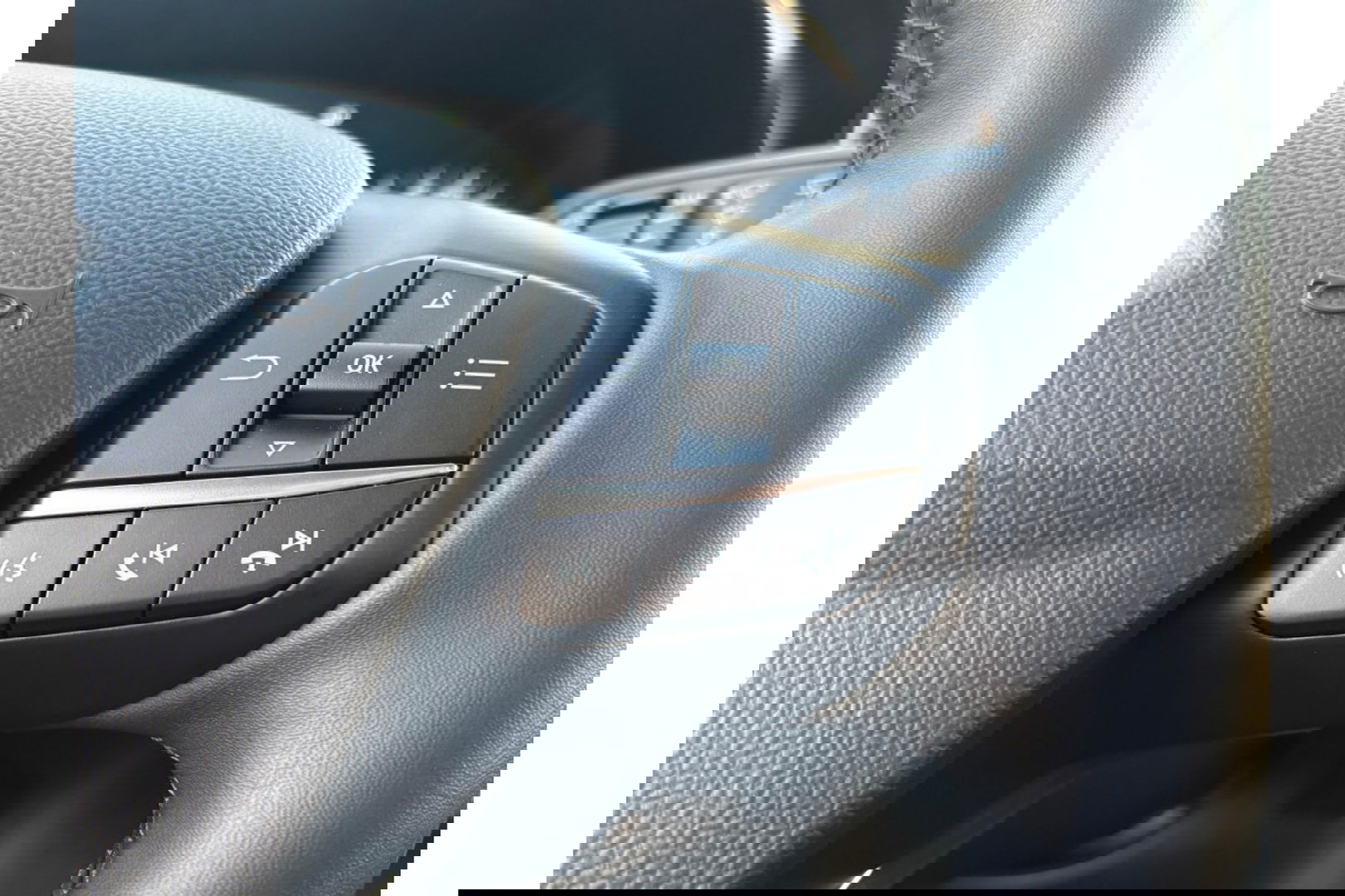 Ford Focus 1.0 TITANIUM X AIRCO WIDESCREEN PDC WINTERPACK.