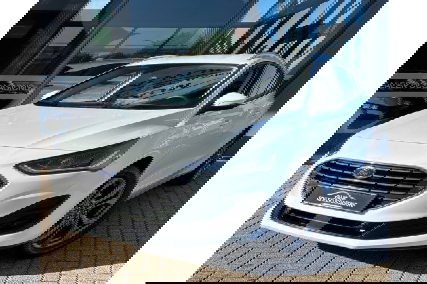 Ford Focus 1.0 TITANIUM X AIRCO WIDESCREEN PDC WINTERPACK.