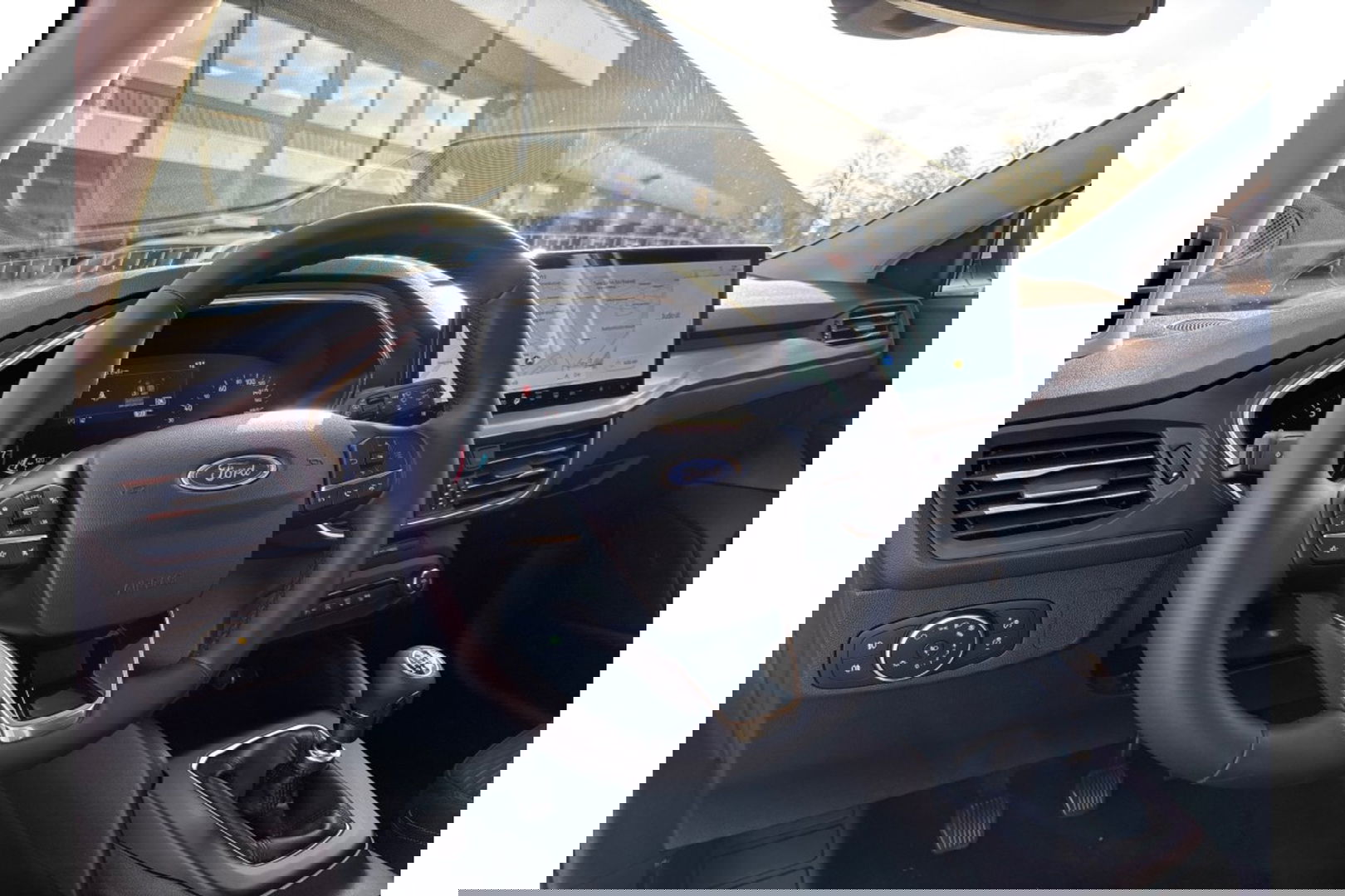 Ford Focus 1.0 TITANIUM X AIRCO WIDESCREEN PDC WINTERPACK.