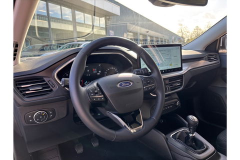 Ford Focus 1.0 TITANIUM X AIRCO WIDESCREEN PDC WINTERPACK.