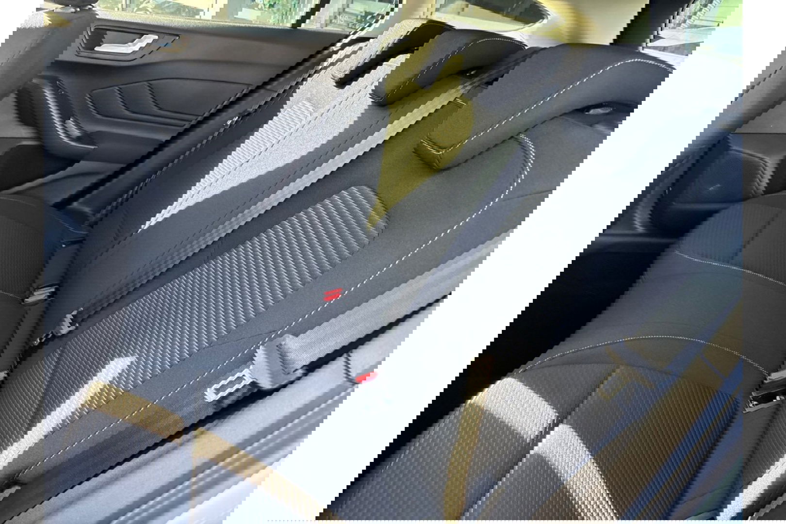 Ford Focus 1.0 TITANIUM X AIRCO WIDESCREEN PDC WINTERPACK.