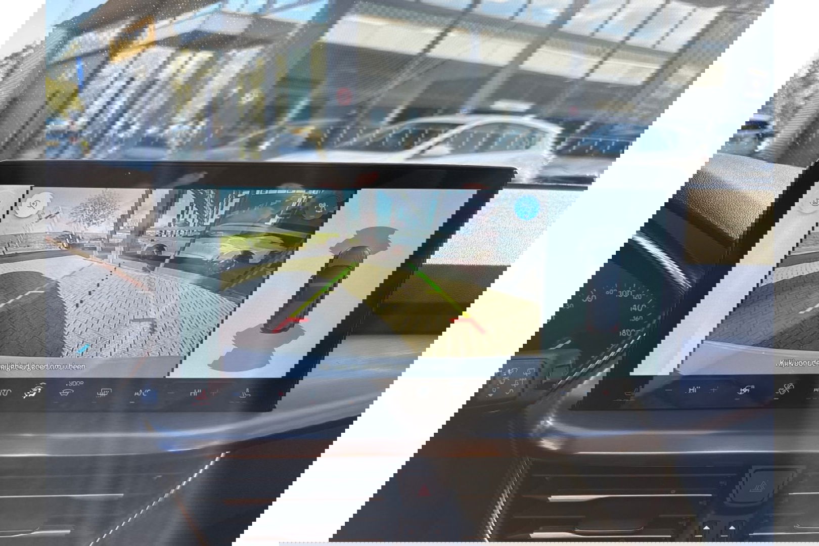 Ford Focus 1.0 TITANIUM X AIRCO WIDESCREEN PDC WINTERPACK.