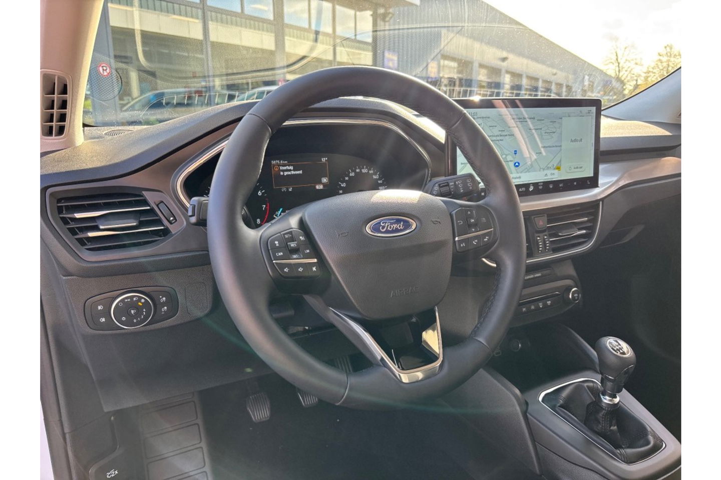 Ford Focus 1.0 TITANIUM X AIRCO WIDESCREEN PDC WINTERPACK.