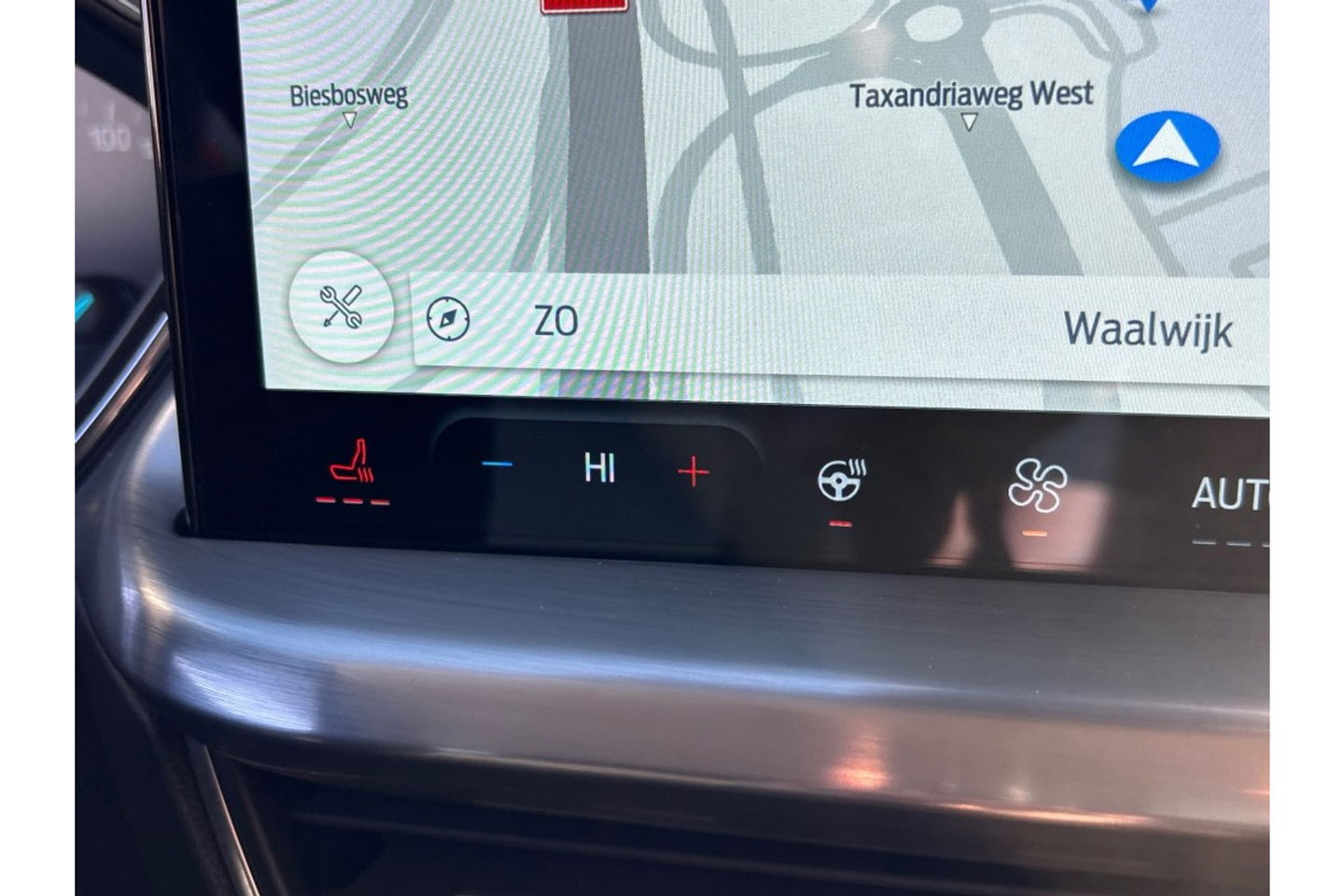 Ford Focus 1.0 TITANIUM X AIRCO WIDESCREEN PDC WINTERPACK.