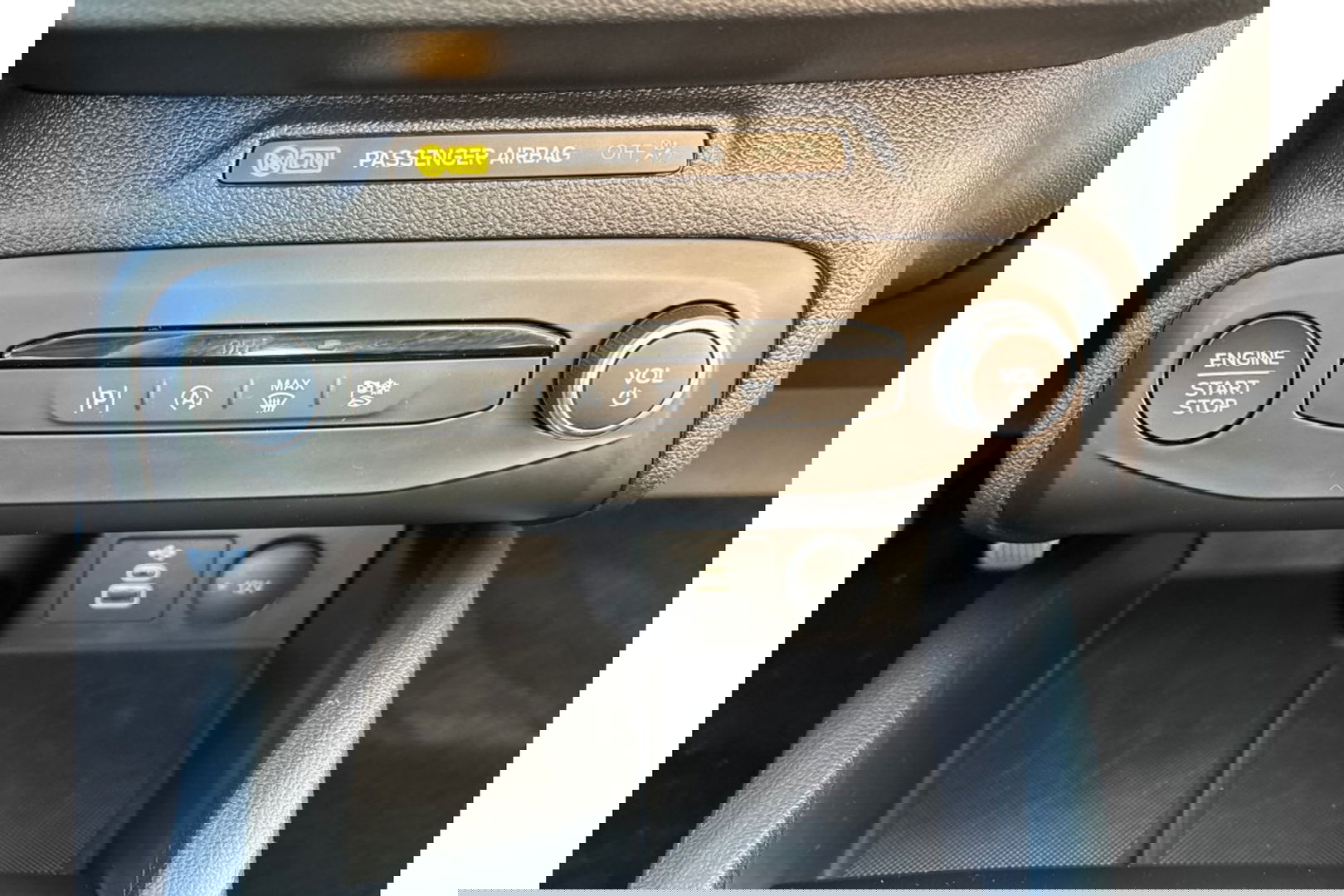 Ford Focus 1.0 TITANIUM X AIRCO WIDESCREEN PDC WINTERPACK.