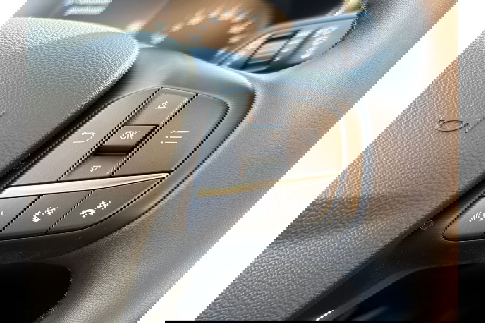 Ford Focus 1.0 TITANIUM X AIRCO WIDESCREEN PDC WINTERPACK.