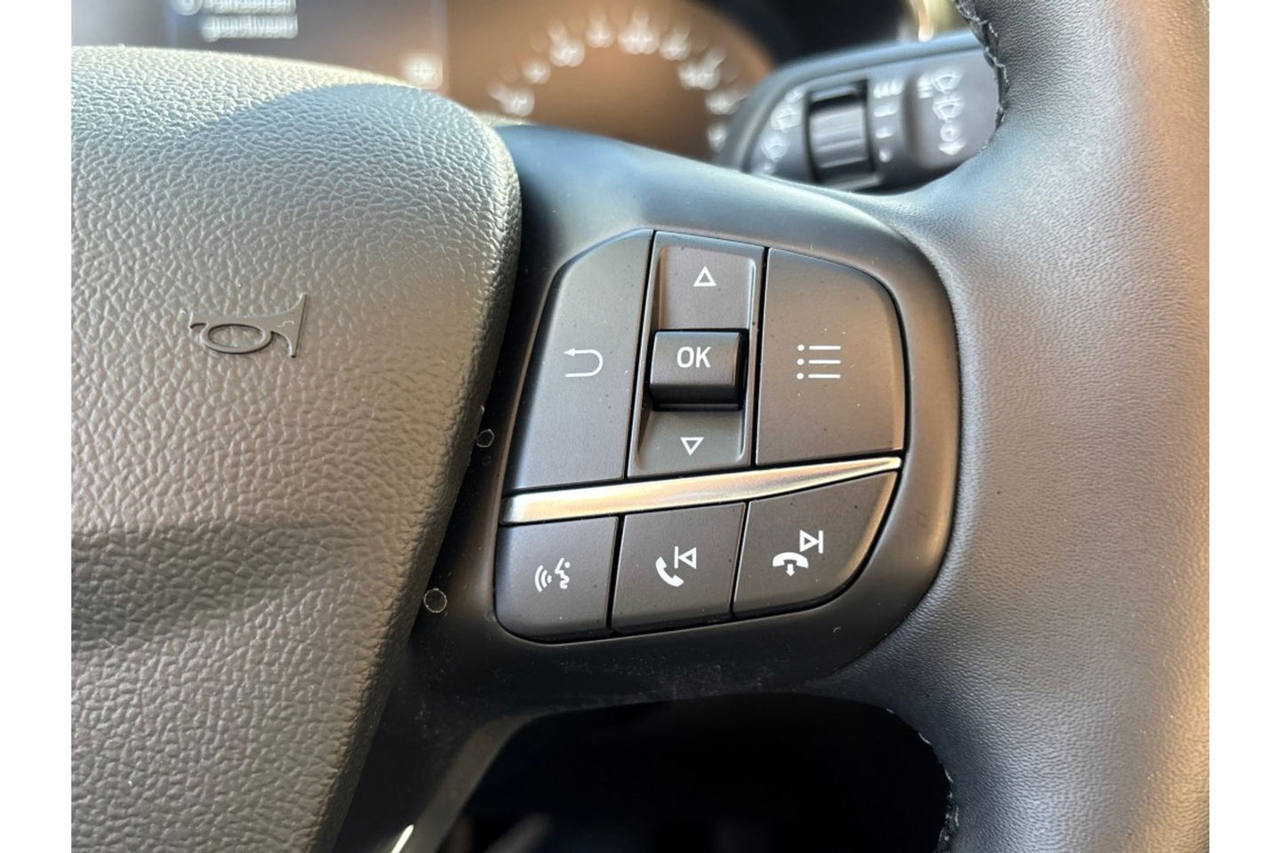 Ford Focus 1.0 TITANIUM X AIRCO WIDESCREEN PDC WINTERPACK.