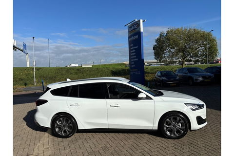 Ford Focus 1.0 TITANIUM X AIRCO WIDESCREEN PDC WINTERPACK.