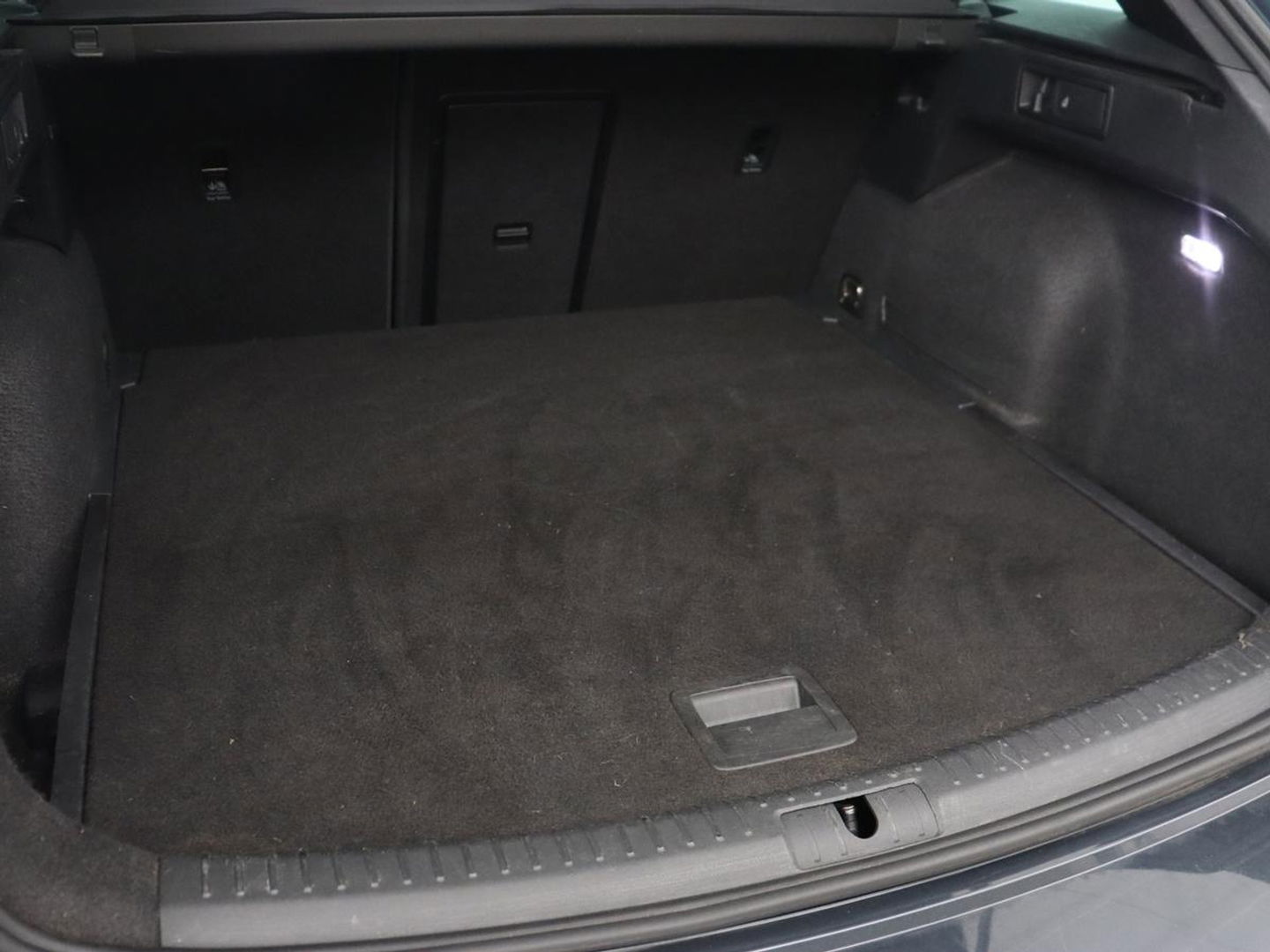 SEAT Leon 1.5 TSI FR Launch Edition | Trekhaak | Adaptive cruise | Sfeerverlichting | Carplay | Navigatie | Full LED | 18'' | Parkeerhulp | Climate control | Sportstoelen | Bluetooth