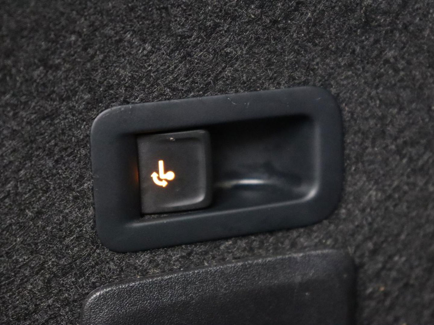 SEAT Leon 1.5 TSI FR Launch Edition | Trekhaak | Adaptive cruise | Sfeerverlichting | Carplay | Navigatie | Full LED | 18'' | Parkeerhulp | Climate control | Sportstoelen | Bluetooth