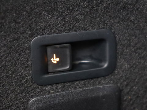 SEAT Leon 1.5 TSI FR Launch Edition | Trekhaak | Adaptive cruise | Sfeerverlichting | Carplay | Navigatie | Full LED | 18'' | Parkeerhulp | Climate control | Sportstoelen | Bluetooth