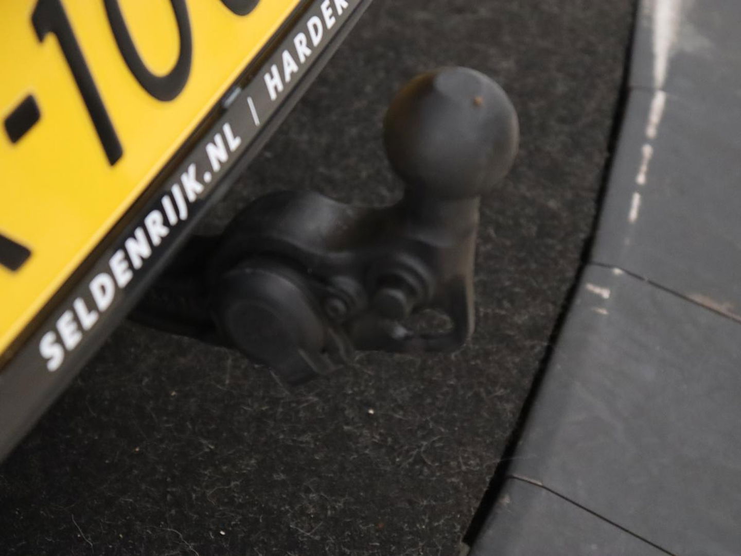 SEAT Leon 1.5 TSI FR Launch Edition | Trekhaak | Adaptive cruise | Sfeerverlichting | Carplay | Navigatie | Full LED | 18'' | Parkeerhulp | Climate control | Sportstoelen | Bluetooth