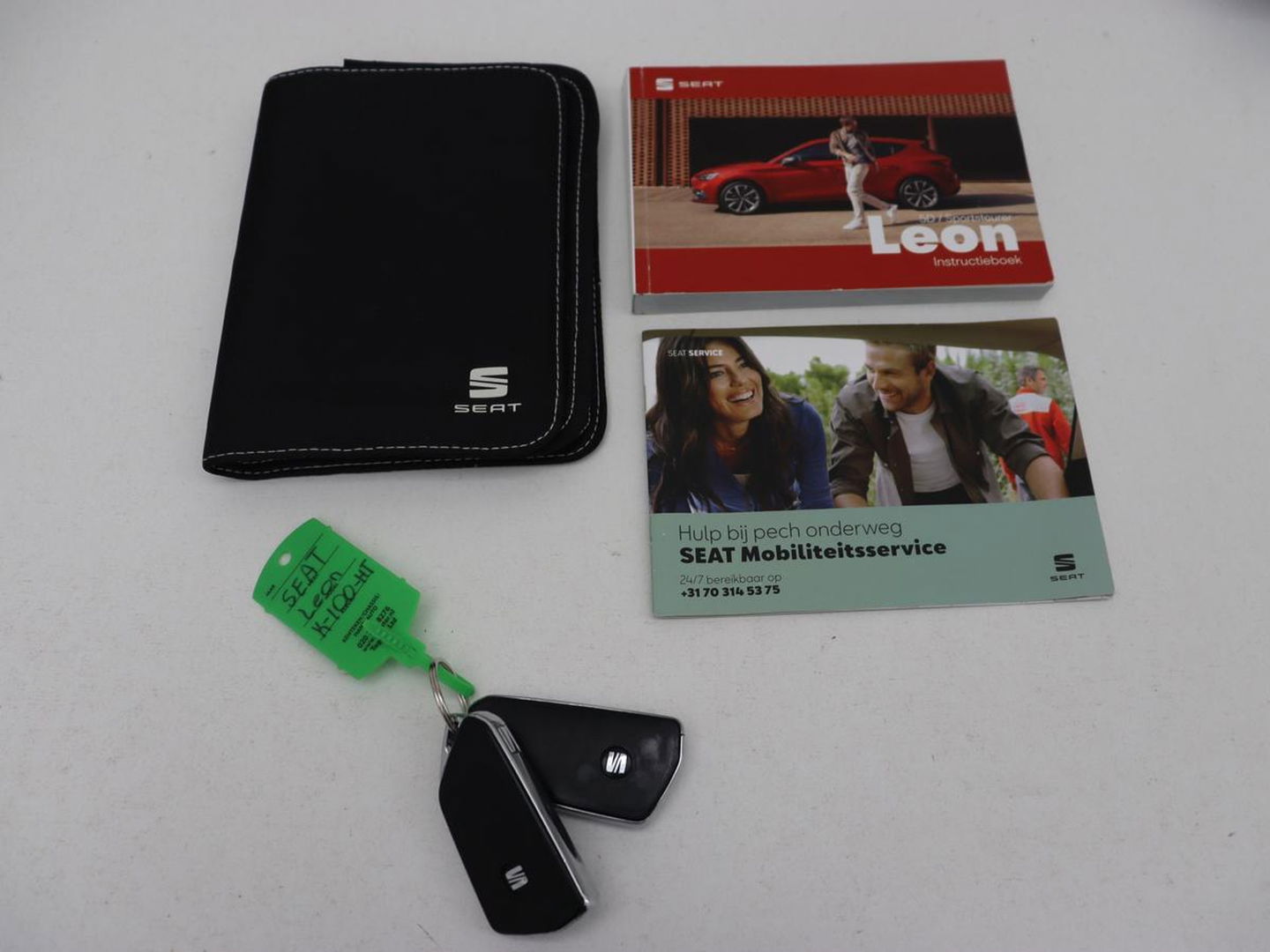 SEAT Leon 1.5 TSI FR Launch Edition | Trekhaak | Adaptive cruise | Sfeerverlichting | Carplay | Navigatie | Full LED | 18'' | Parkeerhulp | Climate control | Sportstoelen | Bluetooth