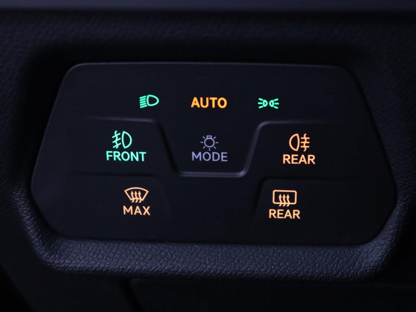 SEAT Leon 1.5 TSI FR Launch Edition | Trekhaak | Adaptive cruise | Sfeerverlichting | Carplay | Navigatie | Full LED | 18'' | Parkeerhulp | Climate control | Sportstoelen | Bluetooth