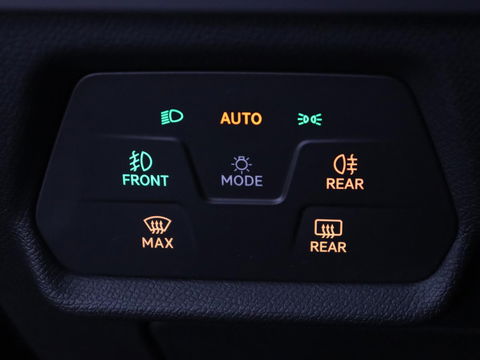 SEAT Leon 1.5 TSI FR Launch Edition | Trekhaak | Adaptive cruise | Sfeerverlichting | Carplay | Navigatie | Full LED | 18'' | Parkeerhulp | Climate control | Sportstoelen | Bluetooth