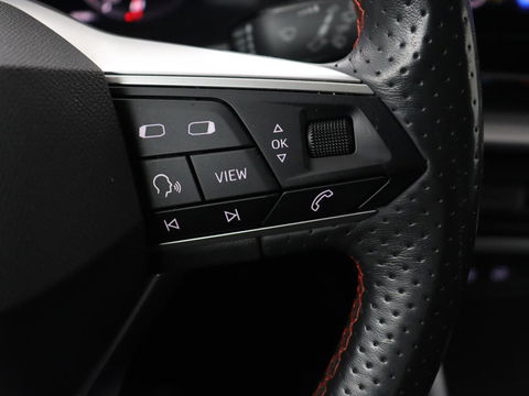 SEAT Leon 1.5 TSI FR Launch Edition | Trekhaak | Adaptive cruise | Sfeerverlichting | Carplay | Navigatie | Full LED | 18'' | Parkeerhulp | Climate control | Sportstoelen | Bluetooth