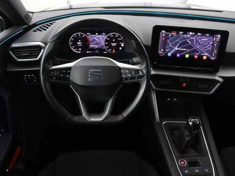 SEAT Leon 1.5 TSI FR Launch Edition | Trekhaak | Adaptive cruise | Sfeerverlichting | Carplay | Navigatie | Full LED | 18'' | Parkeerhulp | Climate control | Sportstoelen | Bluetooth