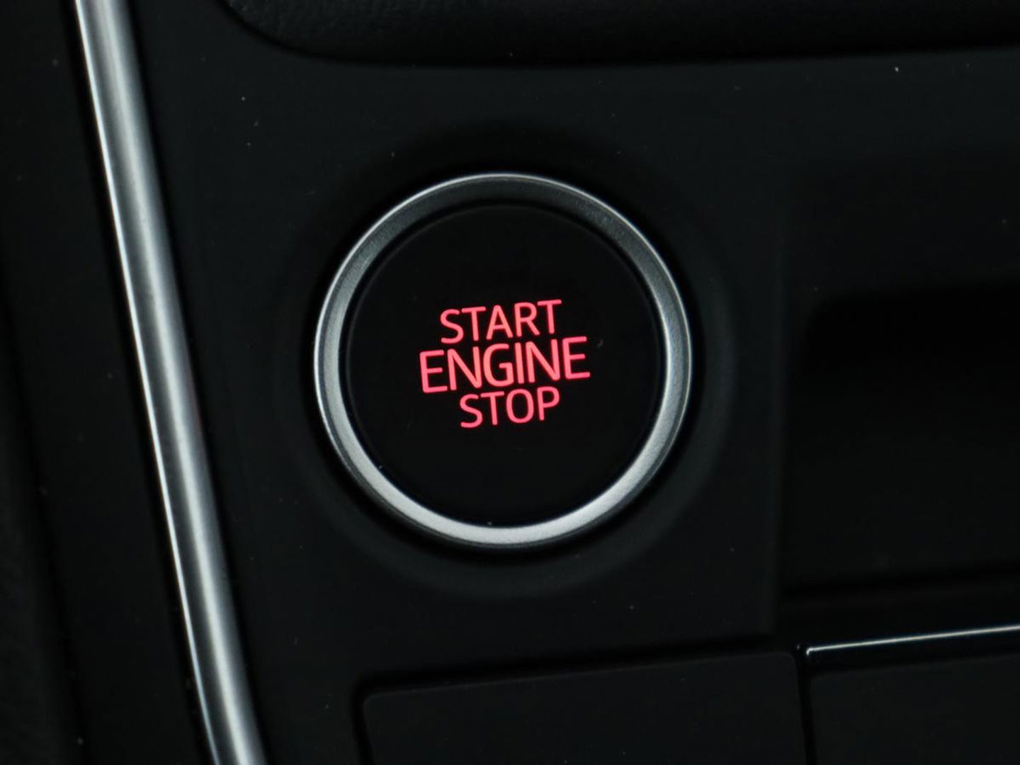 SEAT Leon 1.5 TSI FR Launch Edition | Trekhaak | Adaptive cruise | Sfeerverlichting | Carplay | Navigatie | Full LED | 18'' | Parkeerhulp | Climate control | Sportstoelen | Bluetooth