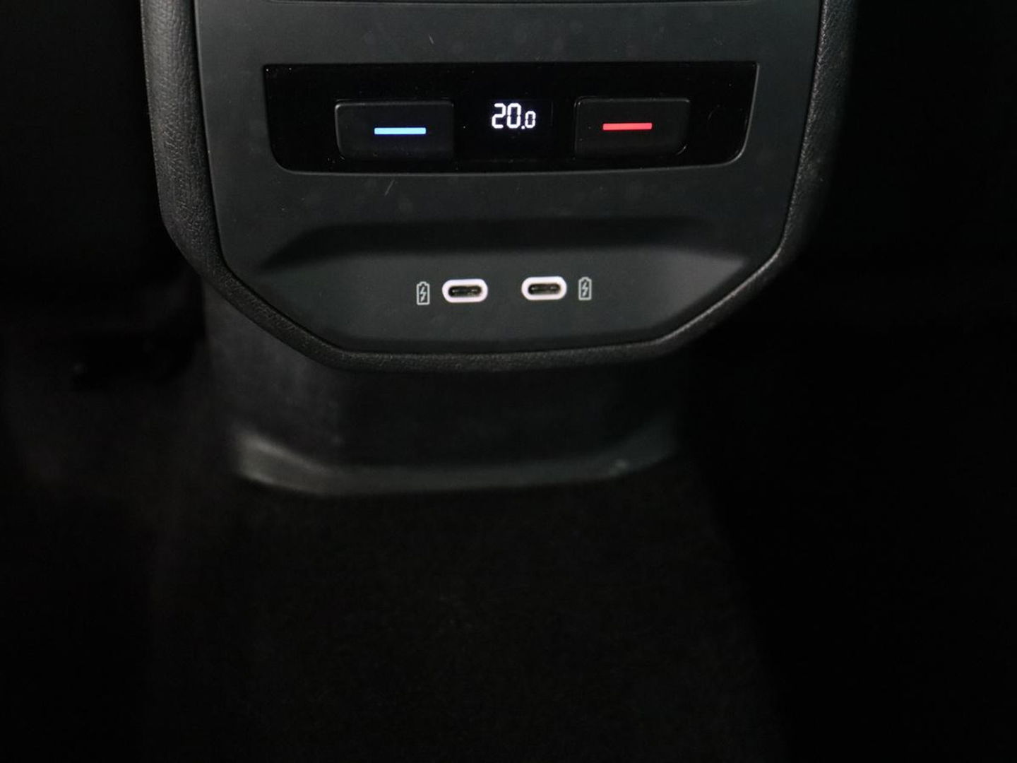 SEAT Leon 1.5 TSI FR Launch Edition | Trekhaak | Adaptive cruise | Sfeerverlichting | Carplay | Navigatie | Full LED | 18'' | Parkeerhulp | Climate control | Sportstoelen | Bluetooth