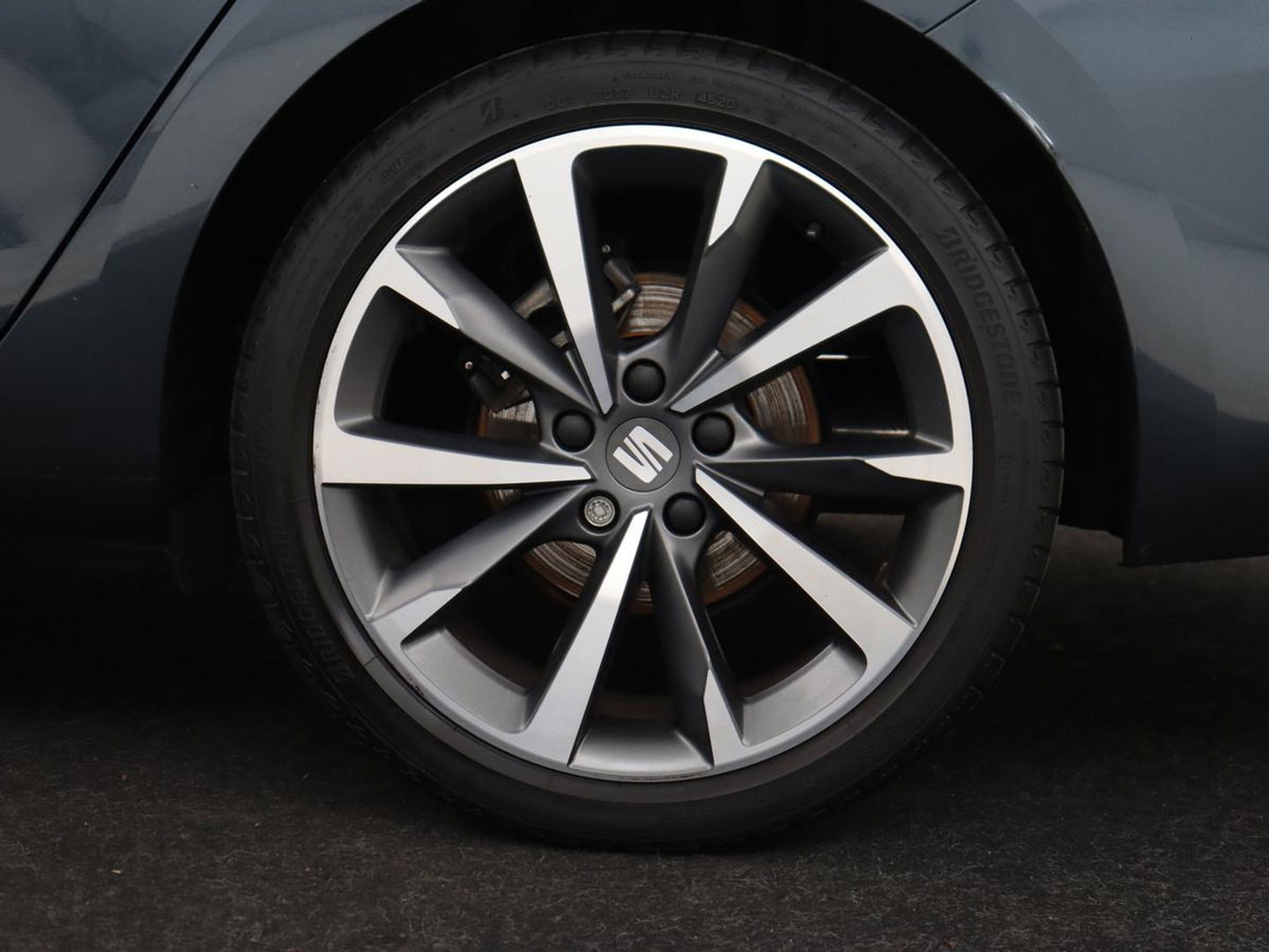 SEAT Leon 1.5 TSI FR Launch Edition | Trekhaak | Adaptive cruise | Sfeerverlichting | Carplay | Navigatie | Full LED | 18'' | Parkeerhulp | Climate control | Sportstoelen | Bluetooth