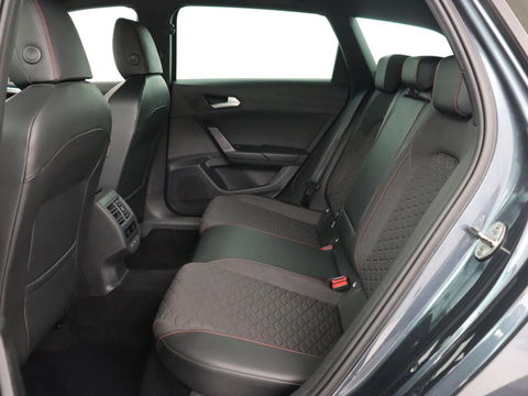 SEAT Leon 1.5 TSI FR Launch Edition | Trekhaak | Adaptive cruise | Sfeerverlichting | Carplay | Navigatie | Full LED | 18'' | Parkeerhulp | Climate control | Sportstoelen | Bluetooth