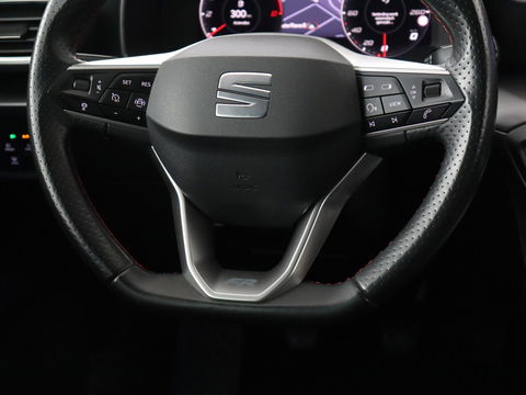 SEAT Leon 1.5 TSI FR Launch Edition | Trekhaak | Adaptive cruise | Sfeerverlichting | Carplay | Navigatie | Full LED | 18'' | Parkeerhulp | Climate control | Sportstoelen | Bluetooth