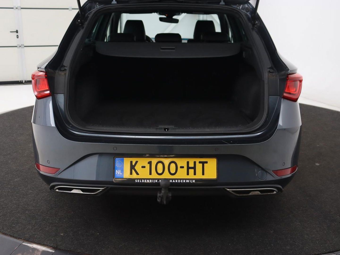 SEAT Leon 1.5 TSI FR Launch Edition | Trekhaak | Adaptive cruise | Sfeerverlichting | Carplay | Navigatie | Full LED | 18'' | Parkeerhulp | Climate control | Sportstoelen | Bluetooth