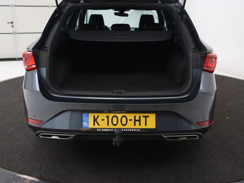 SEAT Leon 1.5 TSI FR Launch Edition | Trekhaak | Adaptive cruise | Sfeerverlichting | Carplay | Navigatie | Full LED | 18'' | Parkeerhulp | Climate control | Sportstoelen | Bluetooth
