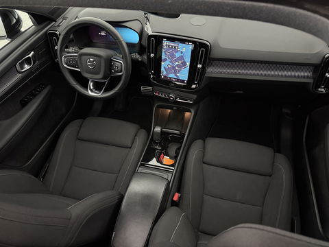 Volvo XC40 Recharge Pure Electric 69 kWh | SOH 94% | Snelladen | H/K | Pano | Memory | 360° | Virtual | Stoel/Stuur verw. | Trekh. | Adap. Cruise | Carplay | NAP