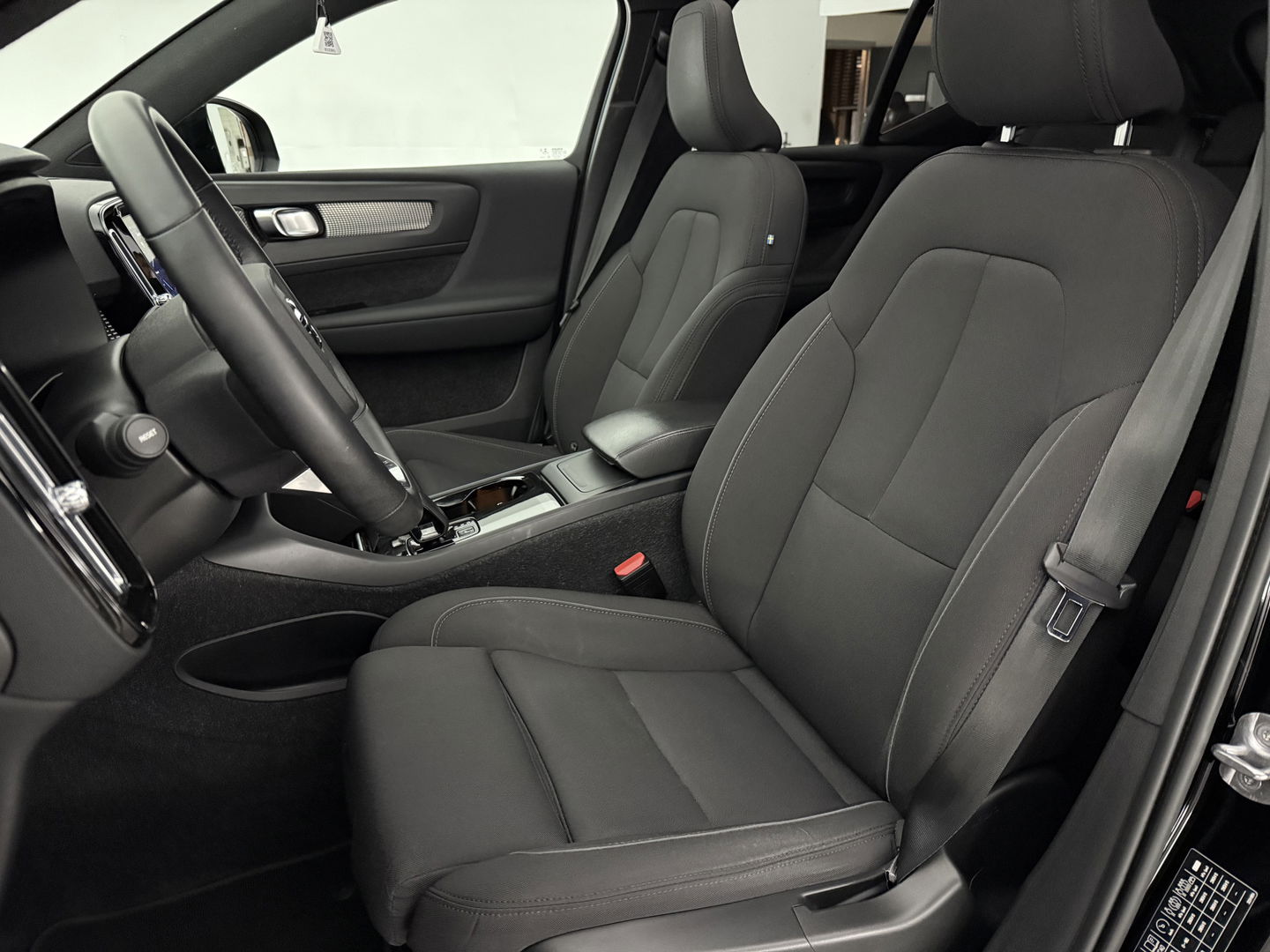 Volvo XC40 Recharge Pure Electric 69 kWh | SOH 94% | Snelladen | H/K | Pano | Memory | 360° | Virtual | Stoel/Stuur verw. | Trekh. | Adap. Cruise | Carplay | NAP