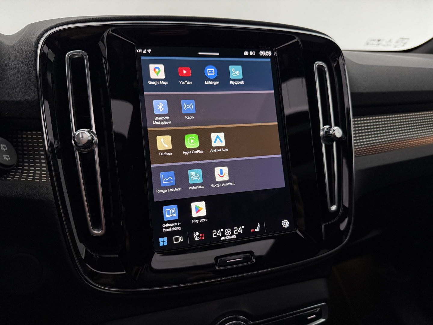 Volvo XC40 Recharge Pure Electric 69 kWh | SOH 94% | Snelladen | H/K | Pano | Memory | 360° | Virtual | Stoel/Stuur verw. | Trekh. | Adap. Cruise | Carplay | NAP