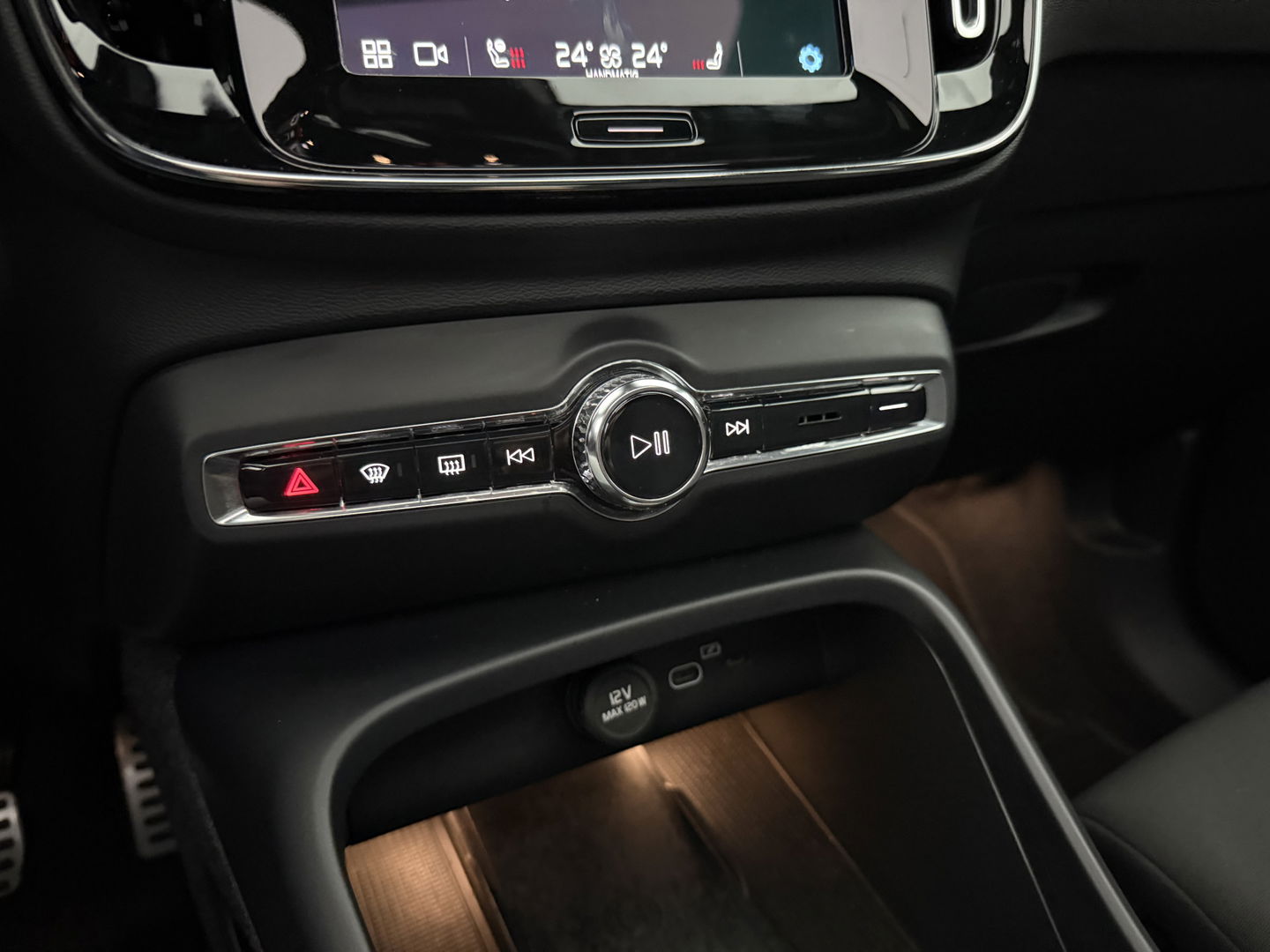 Volvo XC40 Recharge Pure Electric 69 kWh | SOH 94% | Snelladen | H/K | Pano | Memory | 360° | Virtual | Stoel/Stuur verw. | Trekh. | Adap. Cruise | Carplay | NAP